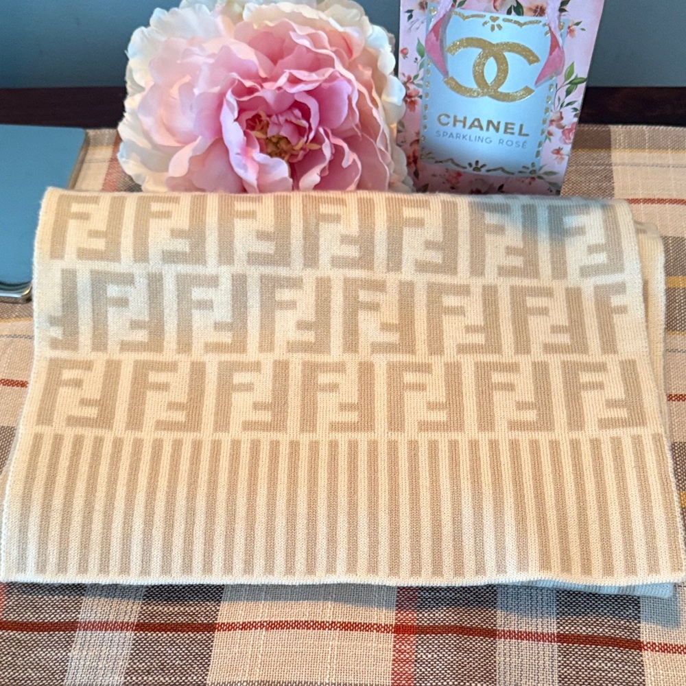 FENDI Wool Tan and Ivory Scarf